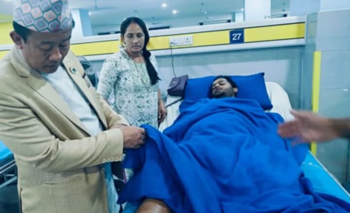 दुर्घटनामा गम्भीर घाइते भएका युवाको लागि १२ लाख संकलन