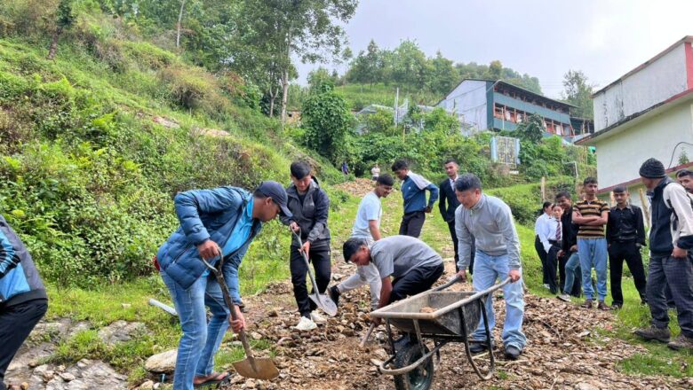 नेबिसंघको अगुवाईमा दिक्तेल क्याम्पस जाने बाटो मर्मत