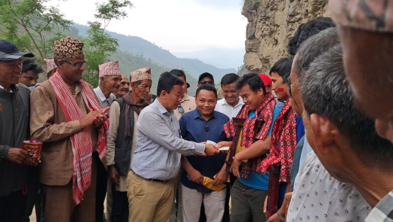 जोखिम मोलेर घर्ती पहरा काट्ने अपरेटरलाई नगद सम्मान