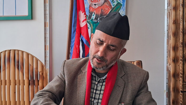 कथा-प्रेमको  अँगालोमा बाँधिँदा